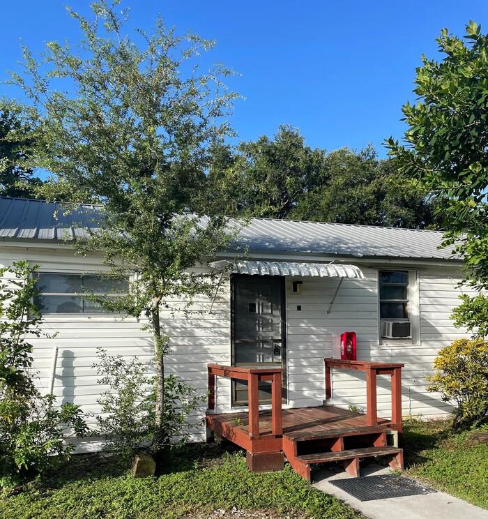 1 Bed Apartment Fort Myers – 509 Center Rd #15 | Secure Realty